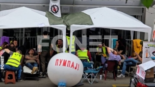 Okupljanje građana ispred RTS
